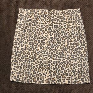 Fitted cheetah print skirt
